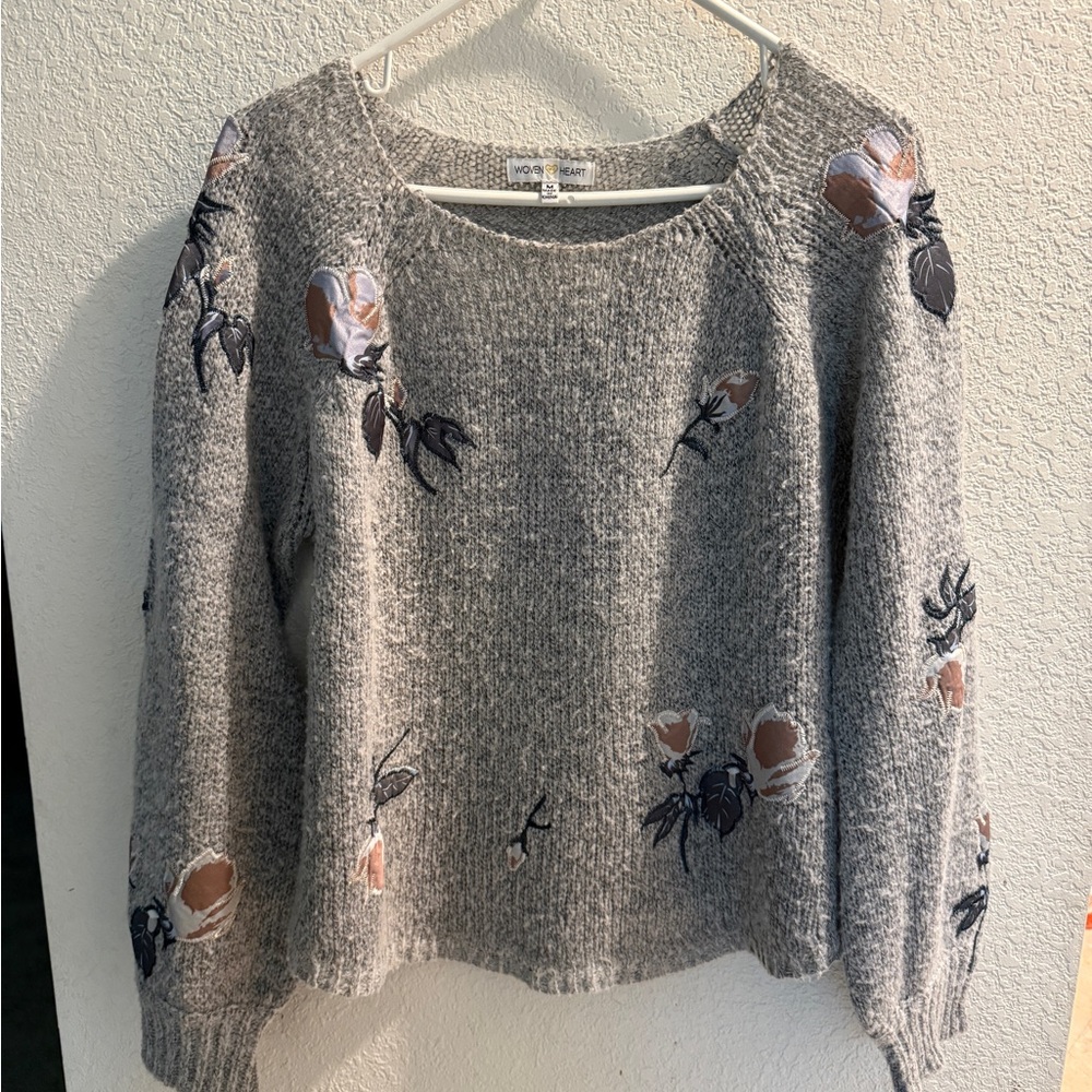 Woven Heart Gray Floral Women's Sweater size Medium pullover